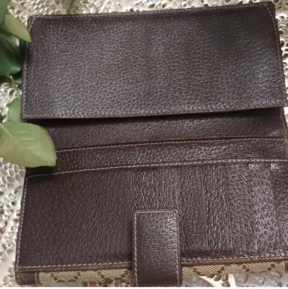 Gucci Brown Monogram Wallet - Picture 11 of 13
